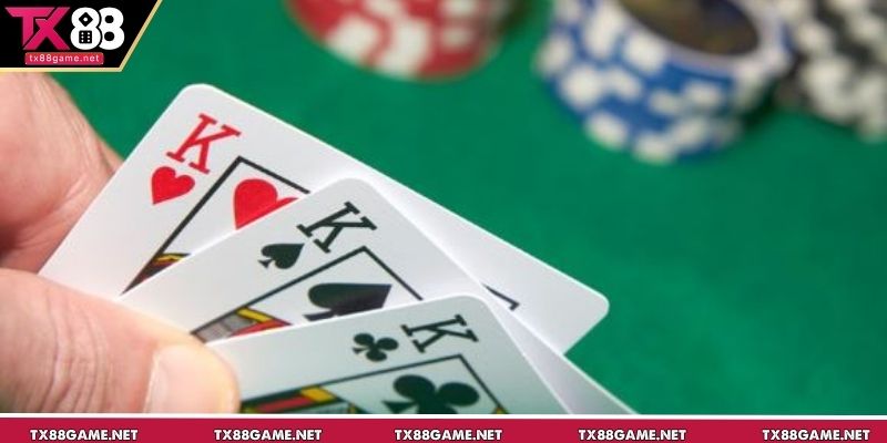 Xếp bài kiểu “Xám chi độc”